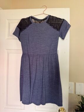 Women’s Blue Lace Accent Short Sleeve Dress
